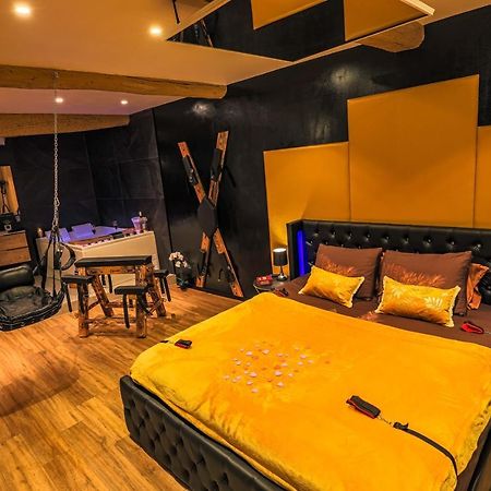 La Loveroom Bdsm Grassoise "La Chambre Des Desirs" جراس المظهر الخارجي الصورة