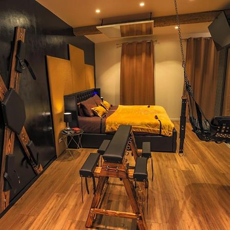 La Loveroom Bdsm Grassoise "La Chambre Des Desirs" جراس المظهر الخارجي الصورة