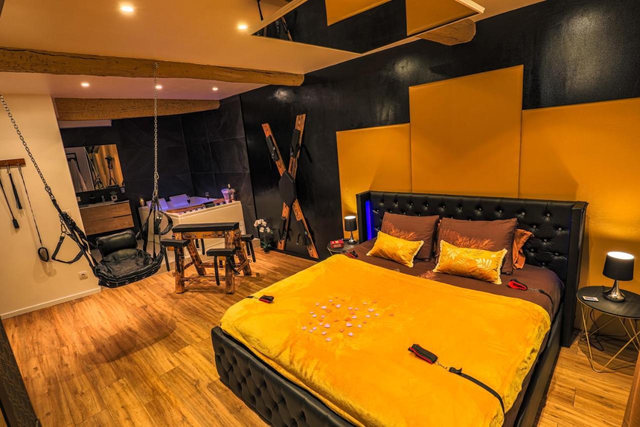 La Loveroom Bdsm Grassoise "La Chambre Des Desirs" جراس المظهر الخارجي الصورة