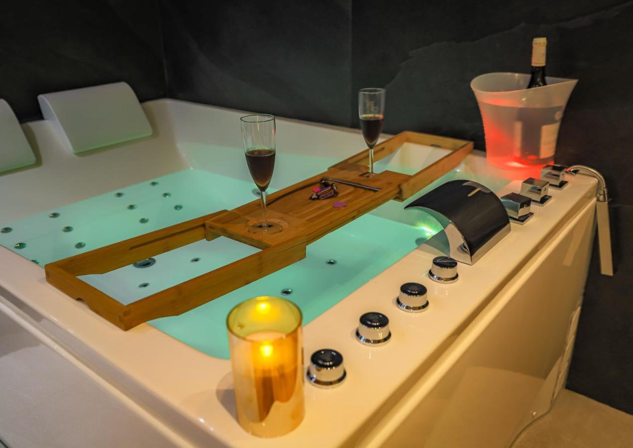 La Loveroom Bdsm Grassoise "La Chambre Des Desirs" جراس المظهر الخارجي الصورة