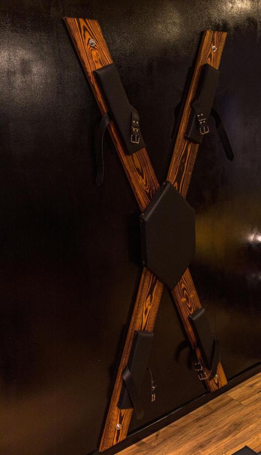 La Loveroom Bdsm Grassoise "La Chambre Des Desirs" جراس المظهر الخارجي الصورة